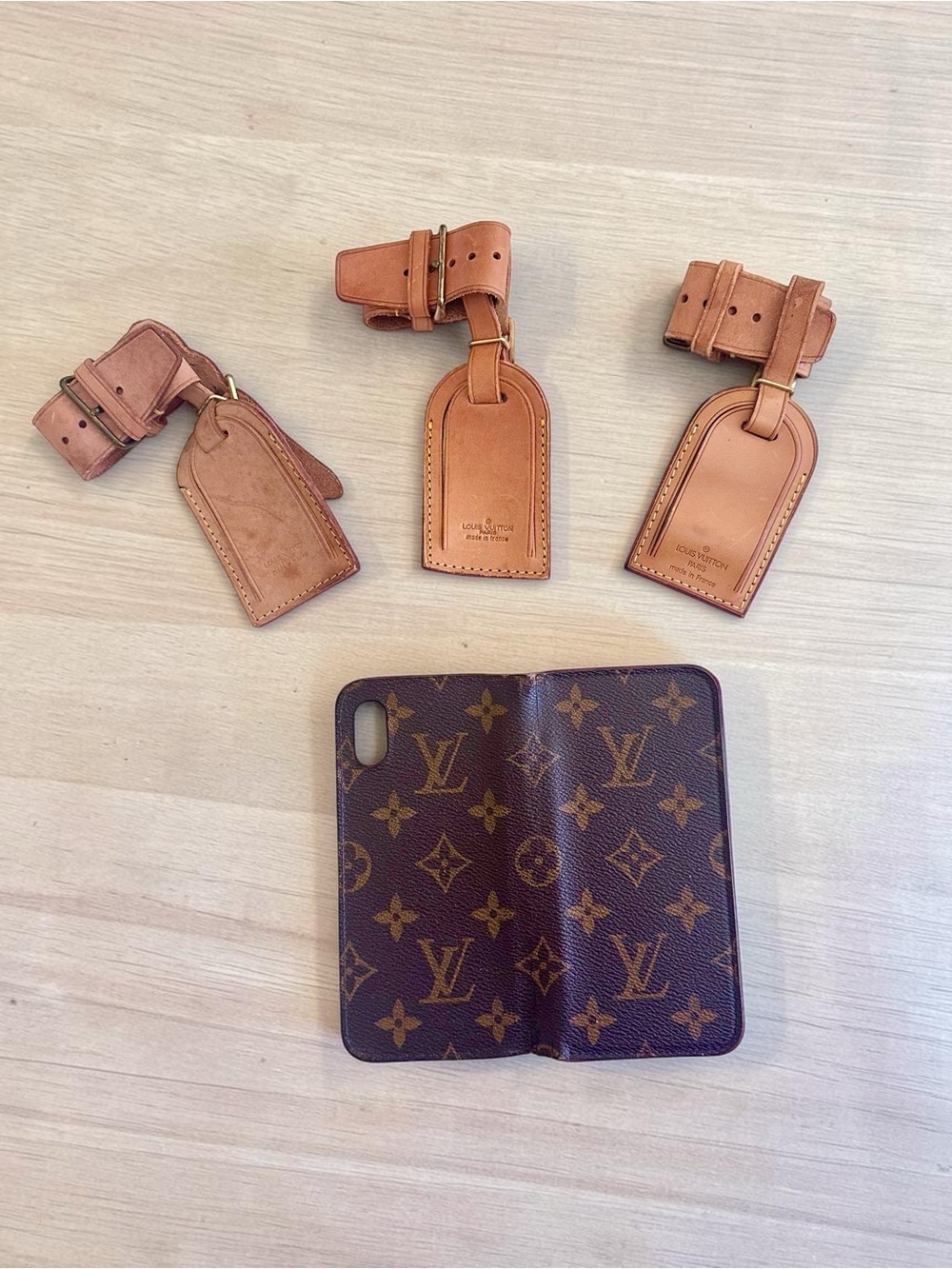 Louis Vuitton Poignet and Luggage Tag Bundle - Picture 5 of 8